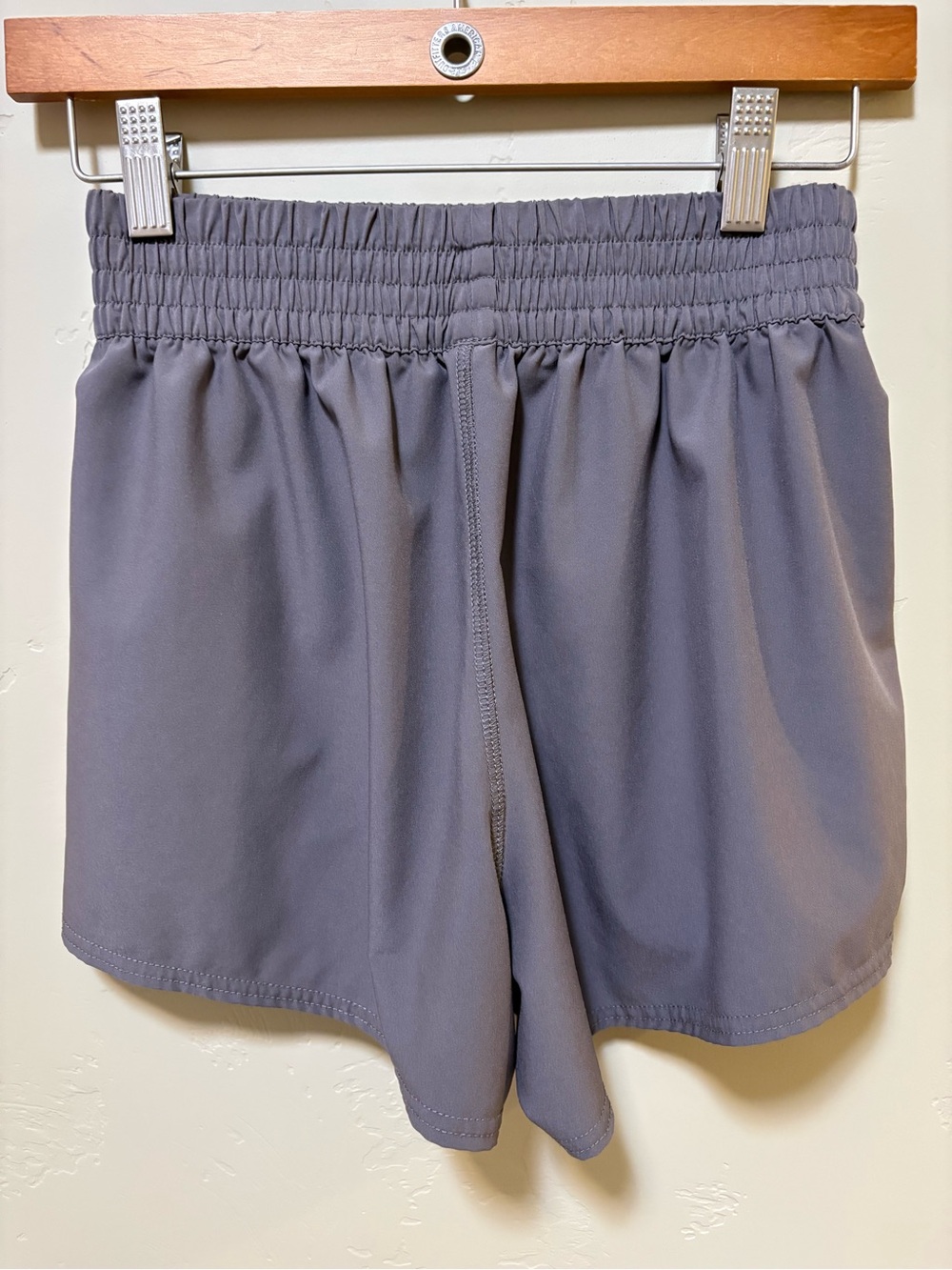 Vuori Women’s Athletic Shorts XS Polyester Drawstring Zip Pocket Unlined - Picture 2 of 9